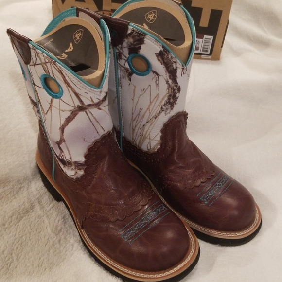 Ariat Shoes - ❄️ 🆕 Ariat Fatbaby Cowgirl Snowflake White Camo